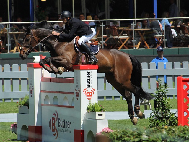 很多人说萨拉赫有点糙，那他和哈维谁技术更好.